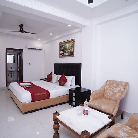 Hotel Moon Taj Near Yashobhoomi Convention Centre Delhi  Exteriör bild