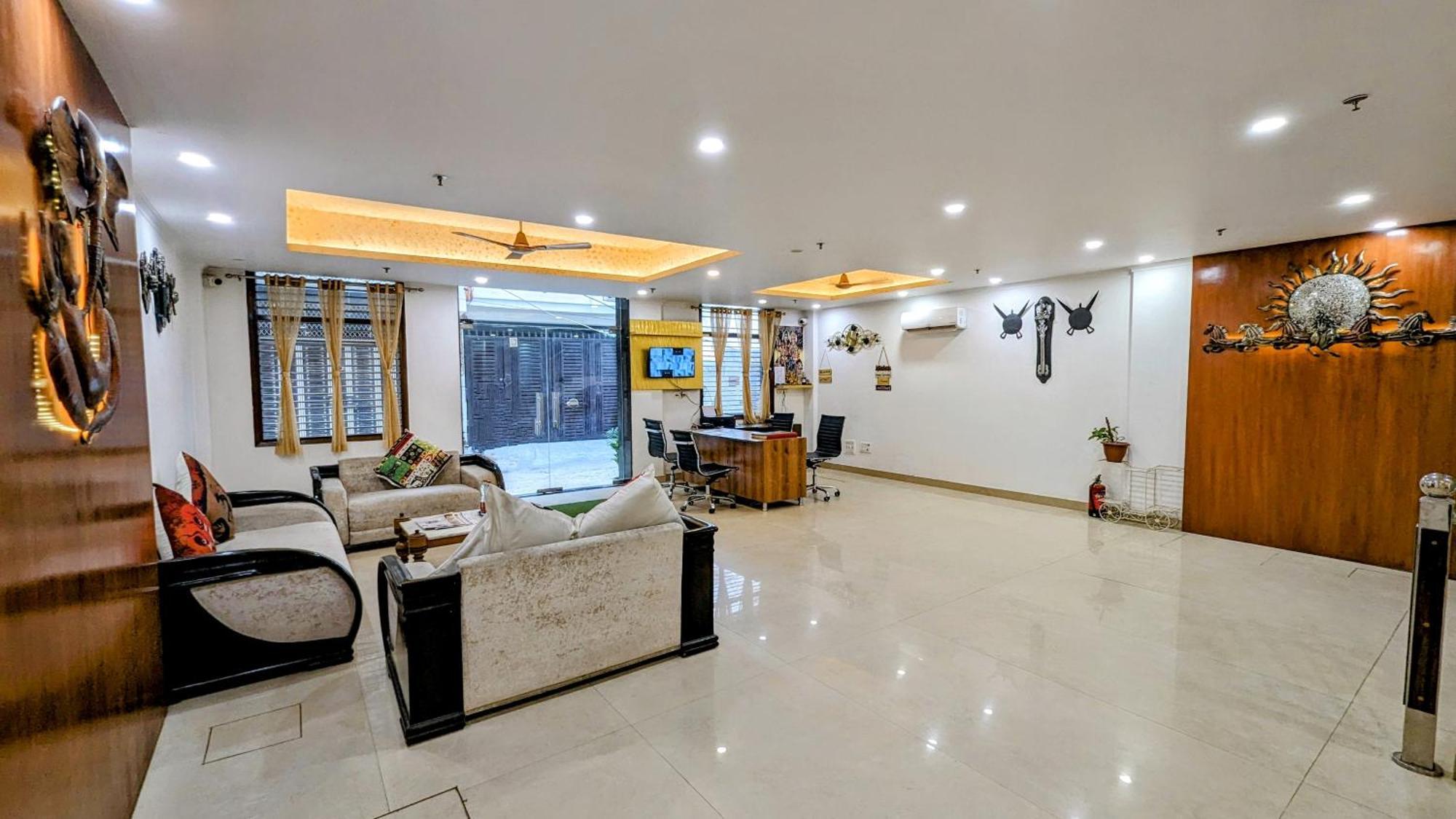 Hotel Moon Taj Near Yashobhoomi Convention Centre Delhi  Exteriör bild