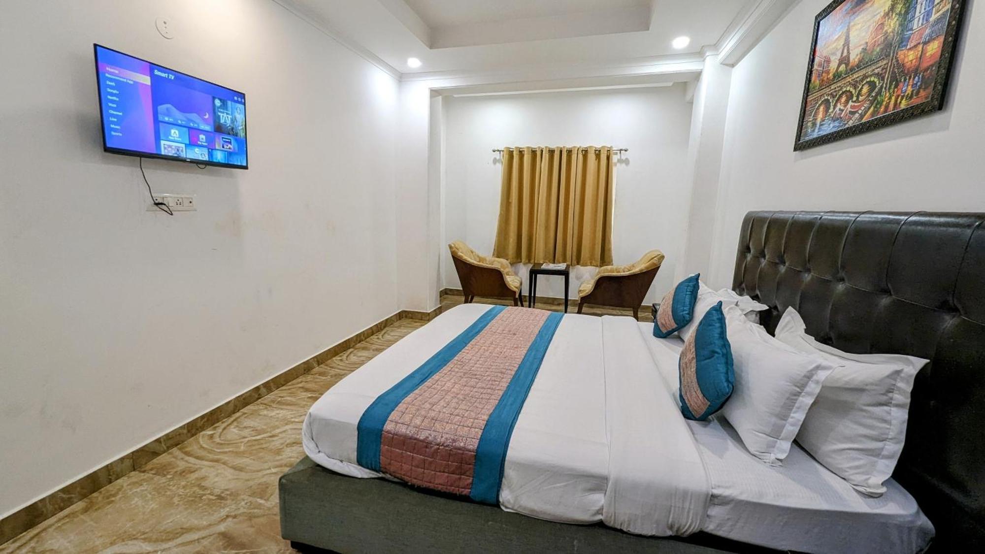 Hotel Moon Taj Near Yashobhoomi Convention Centre Delhi  Exteriör bild