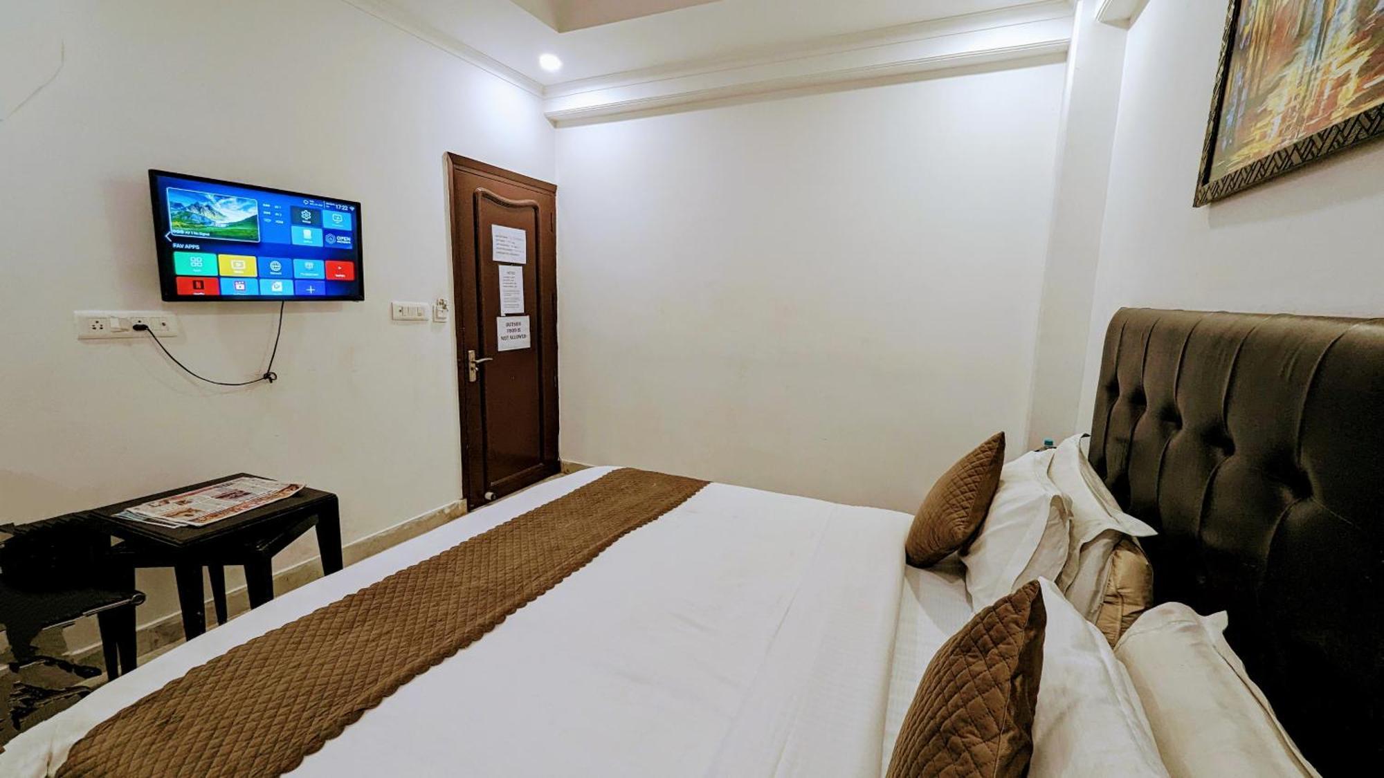 Hotel Moon Taj Near Yashobhoomi Convention Centre Delhi  Exteriör bild