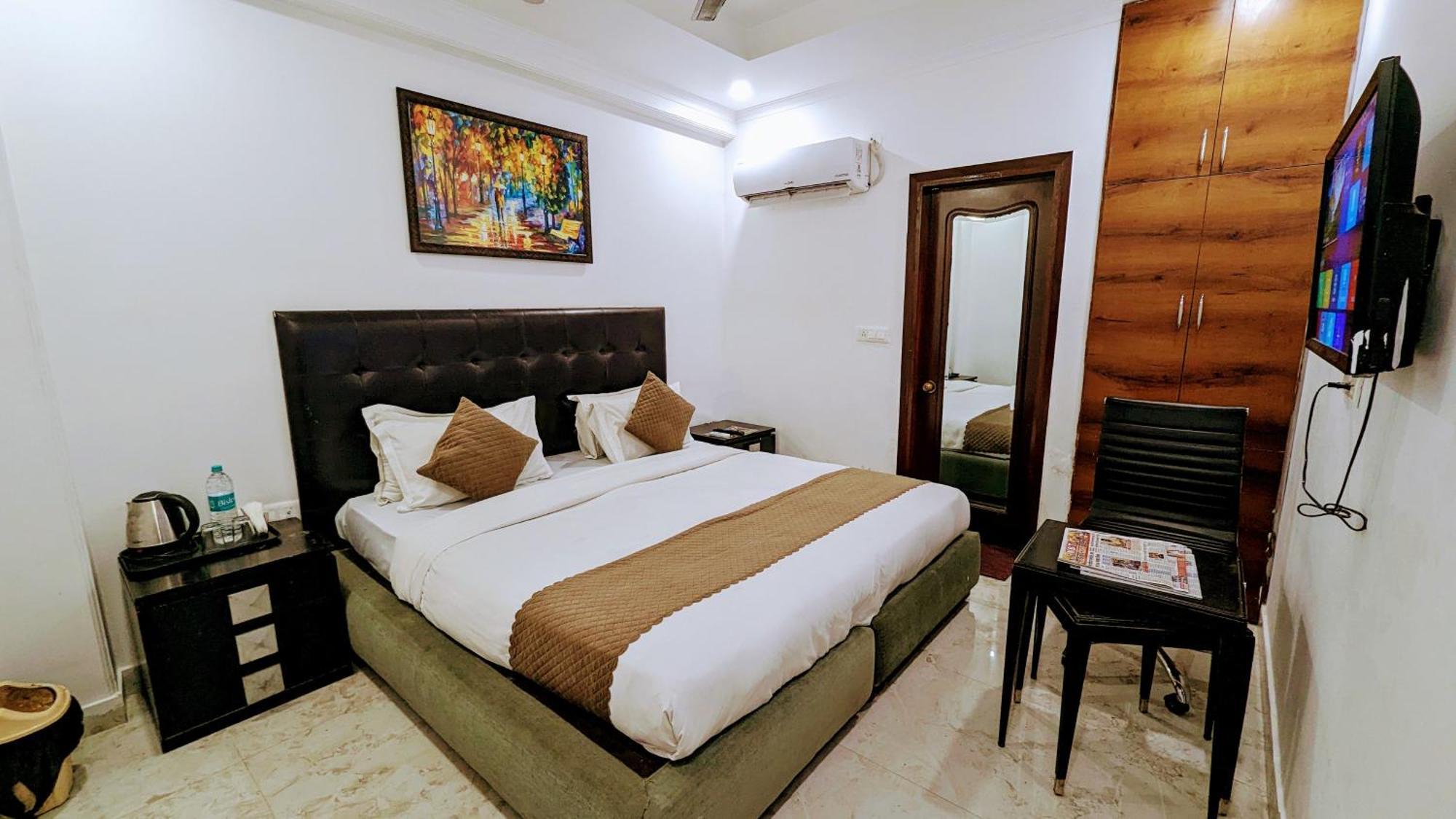 Hotel Moon Taj Near Yashobhoomi Convention Centre Delhi  Exteriör bild