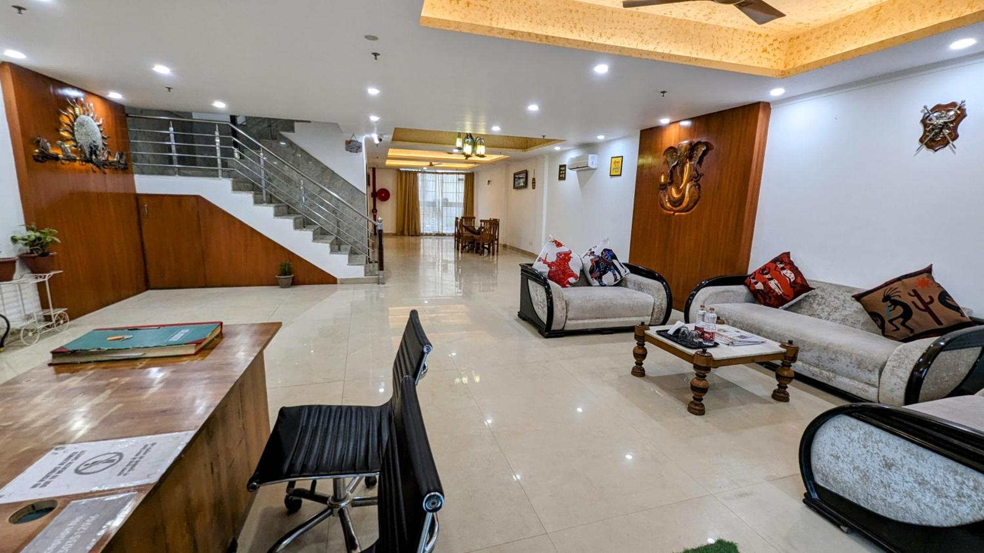 Hotel Moon Taj Near Yashobhoomi Convention Centre Delhi  Exteriör bild