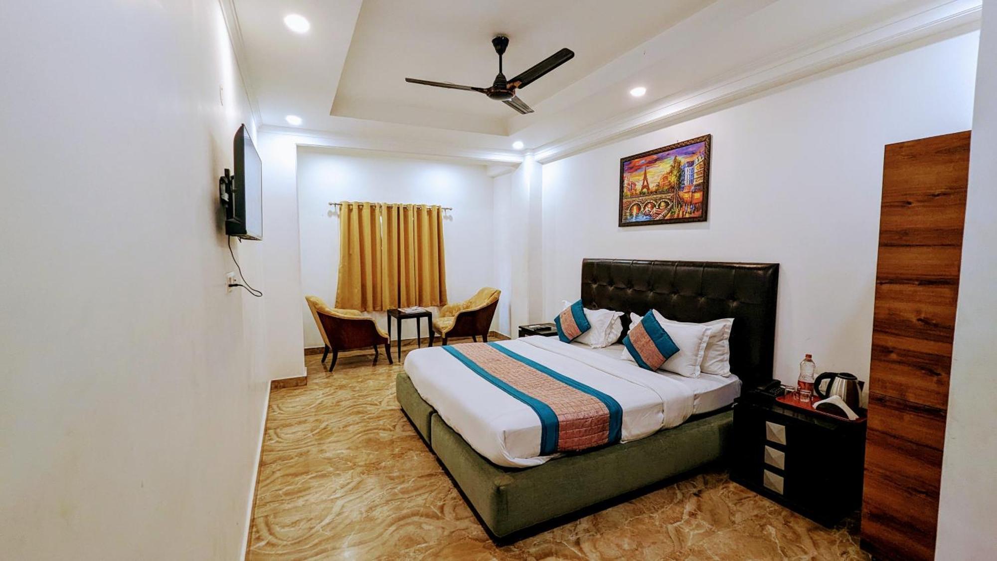 Hotel Moon Taj Near Yashobhoomi Convention Centre Delhi  Exteriör bild