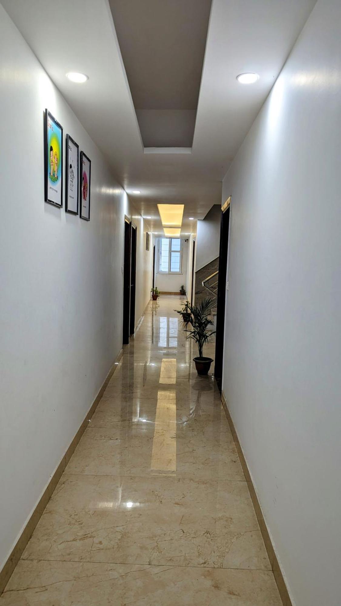 Hotel Moon Taj Near Yashobhoomi Convention Centre Delhi  Exteriör bild
