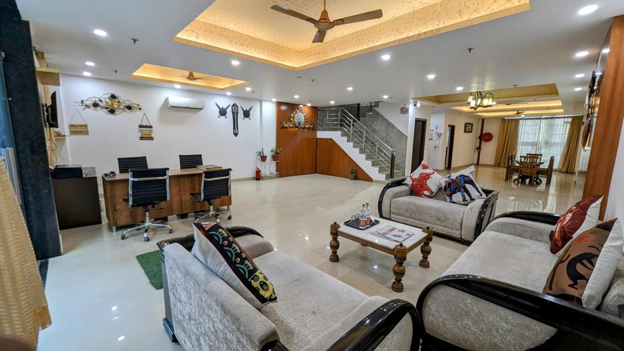 Hotel Moon Taj Near Yashobhoomi Convention Centre Delhi  Exteriör bild