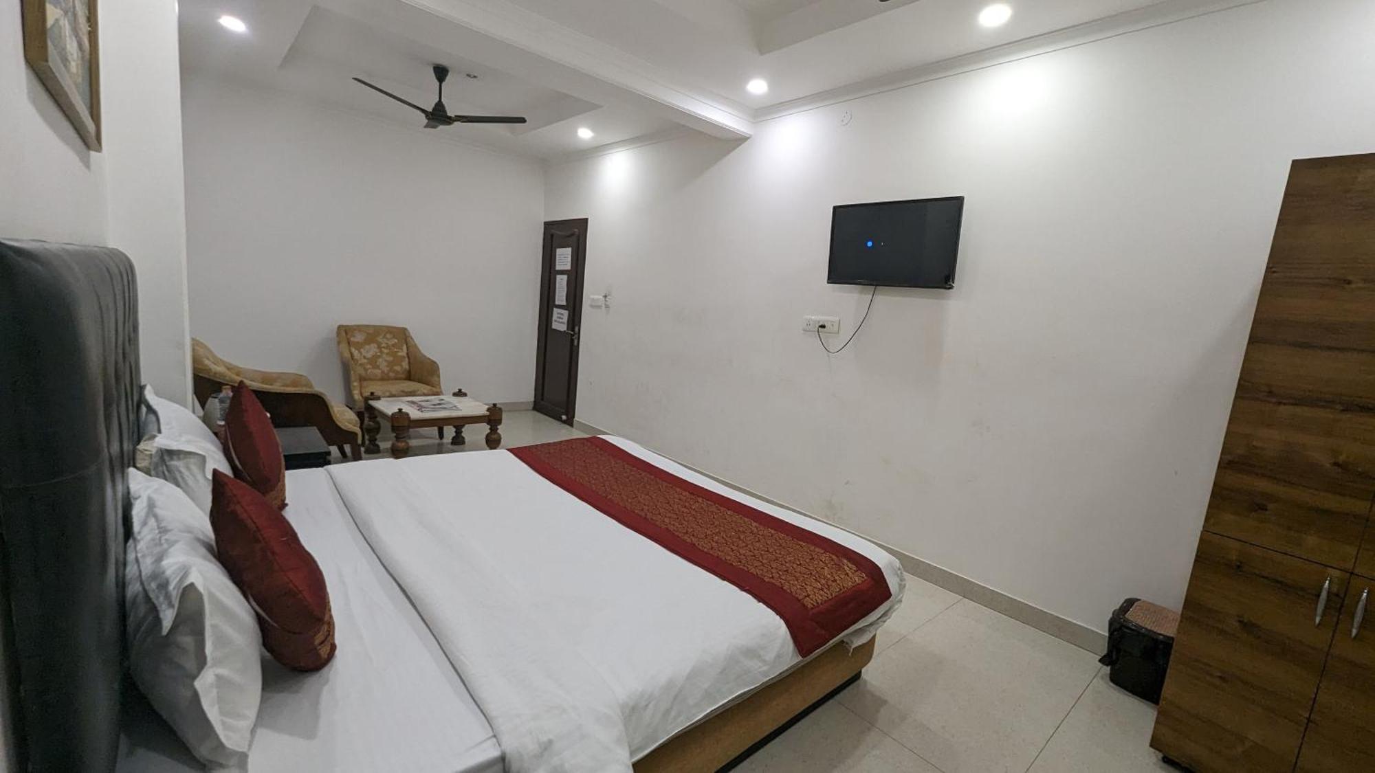 Hotel Moon Taj Near Yashobhoomi Convention Centre Delhi  Exteriör bild