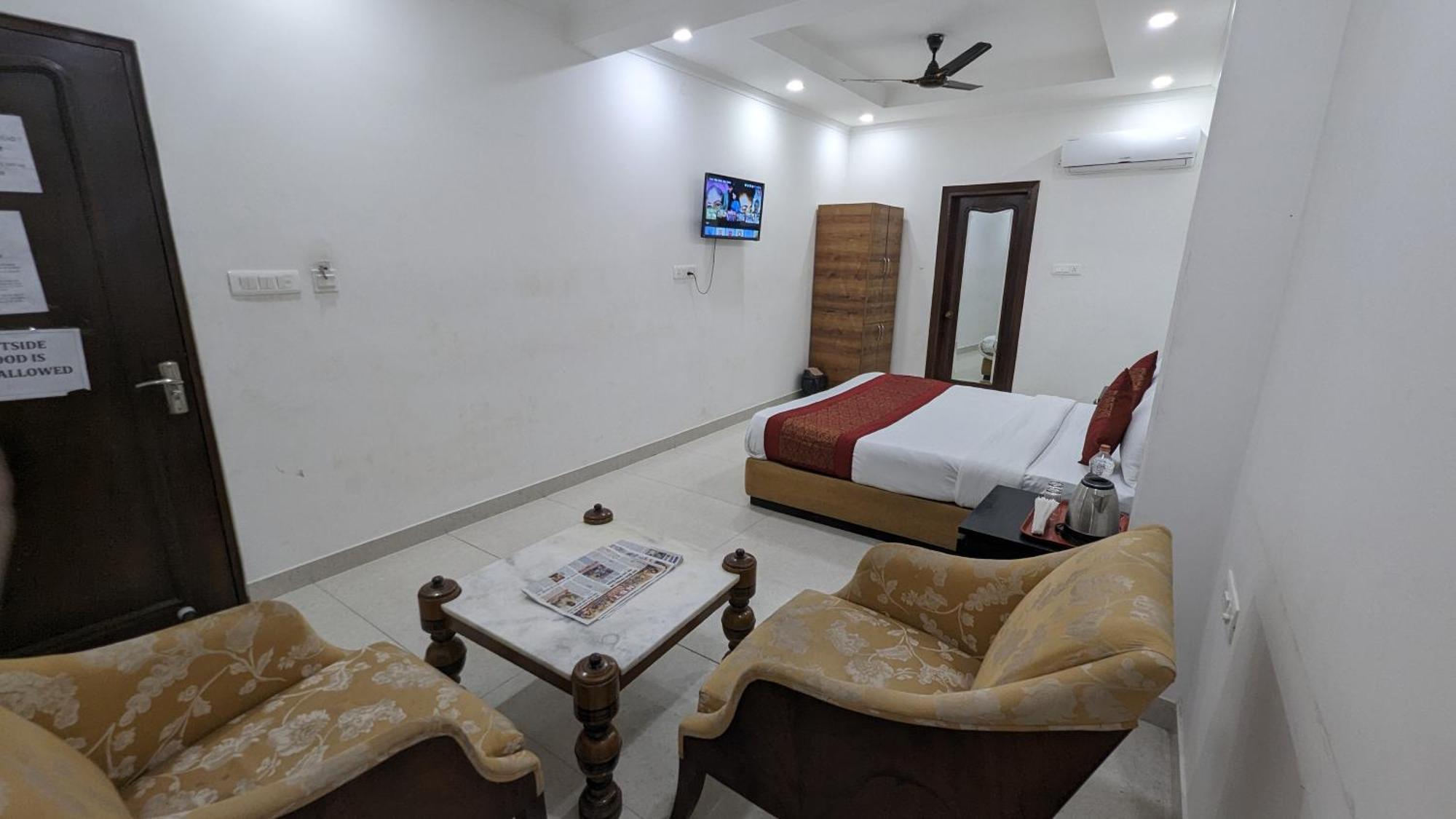 Hotel Moon Taj Near Yashobhoomi Convention Centre Delhi  Exteriör bild