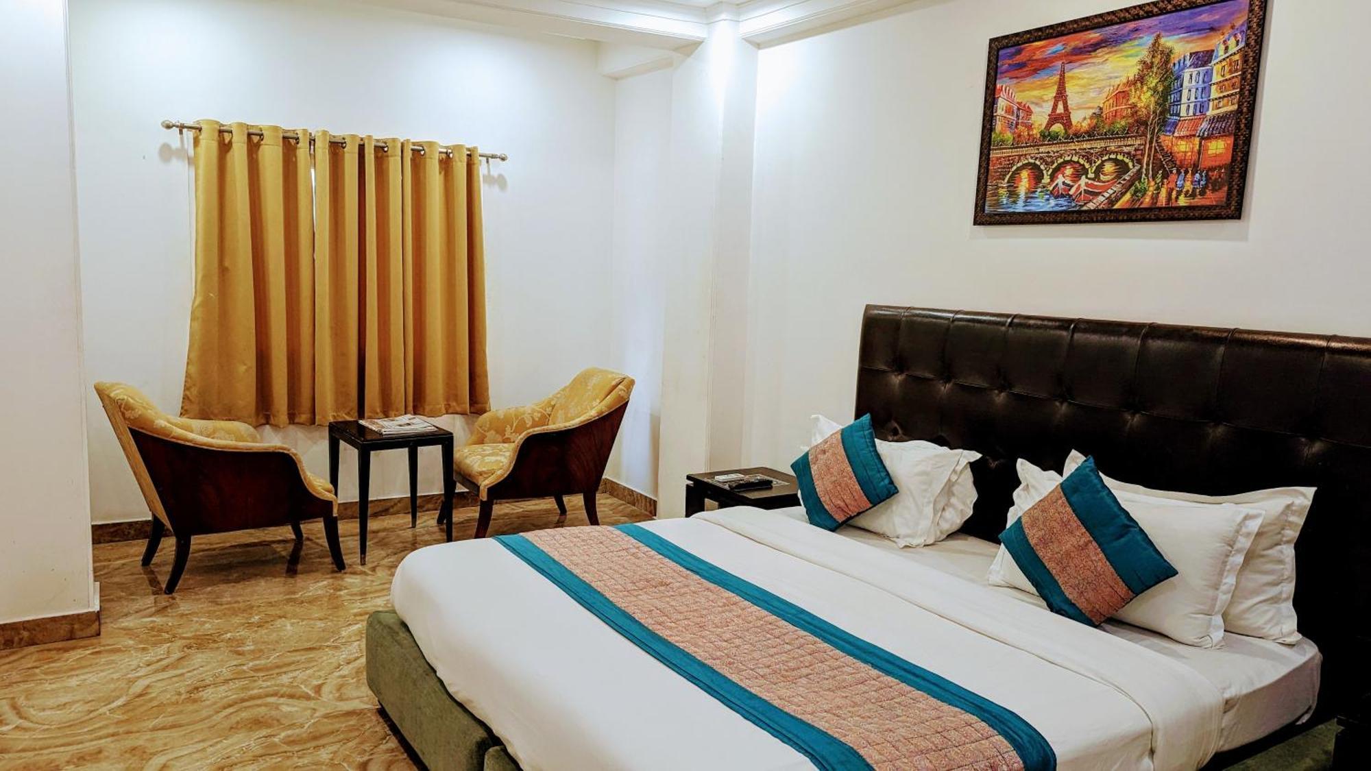 Hotel Moon Taj Near Yashobhoomi Convention Centre Delhi  Exteriör bild