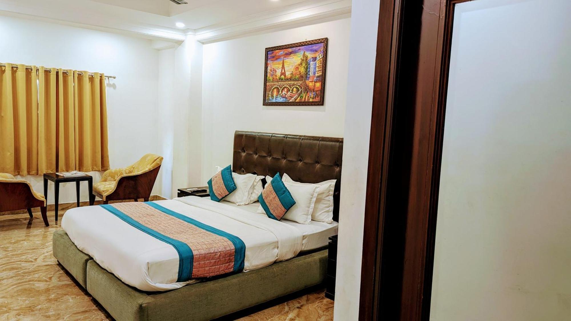 Hotel Moon Taj Near Yashobhoomi Convention Centre Delhi  Exteriör bild