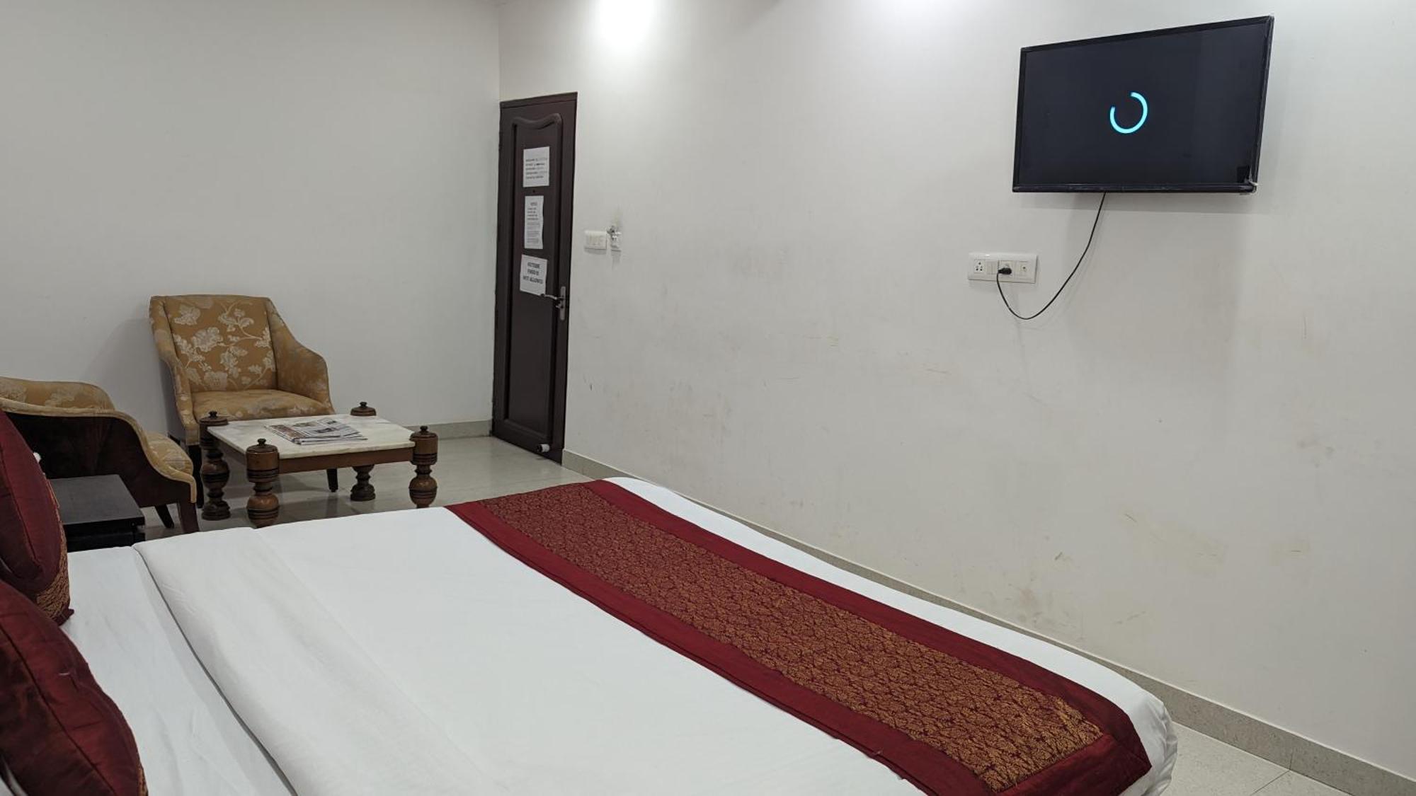 Hotel Moon Taj Near Yashobhoomi Convention Centre Delhi  Exteriör bild