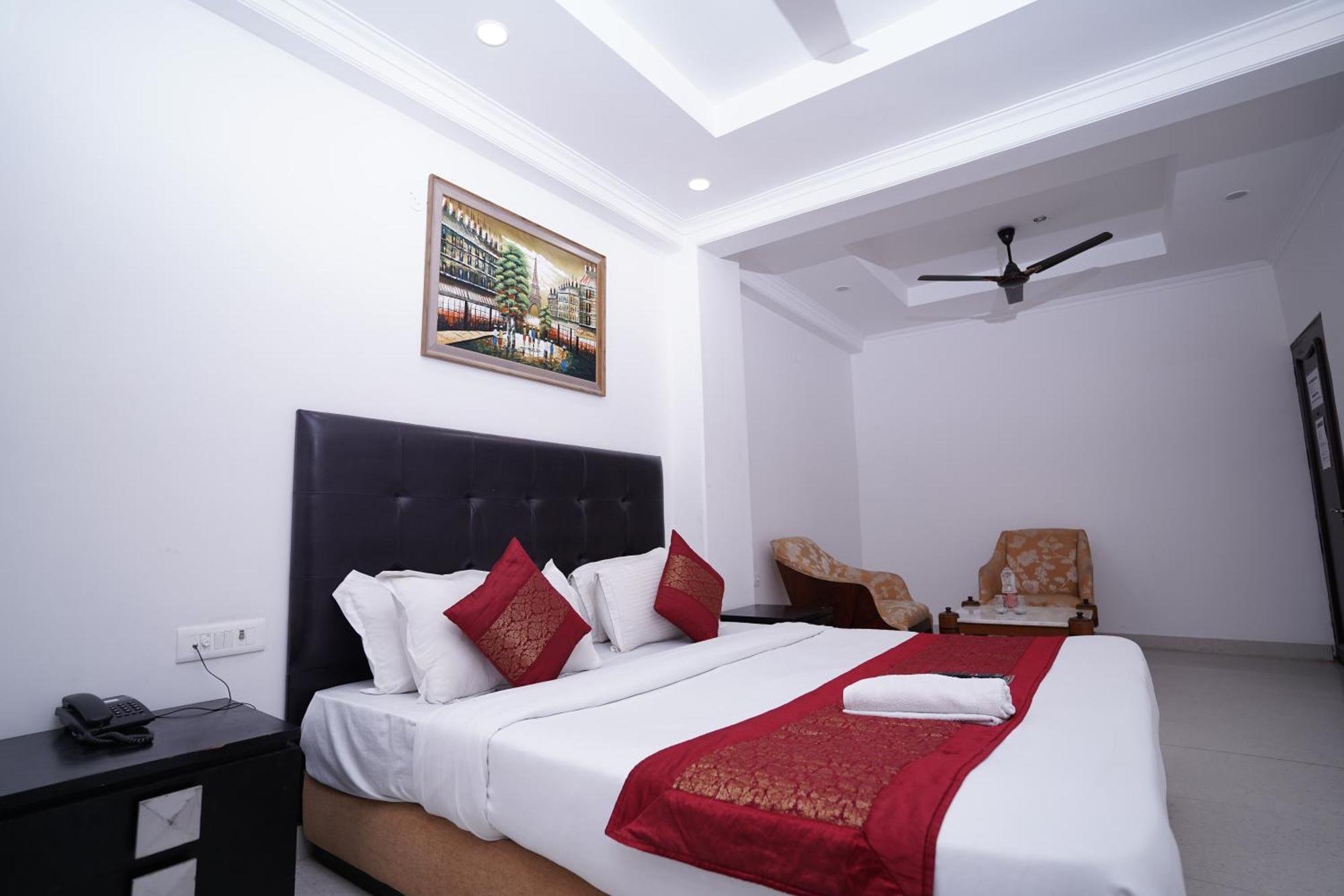 Hotel Moon Taj Near Yashobhoomi Convention Centre Delhi  Exteriör bild