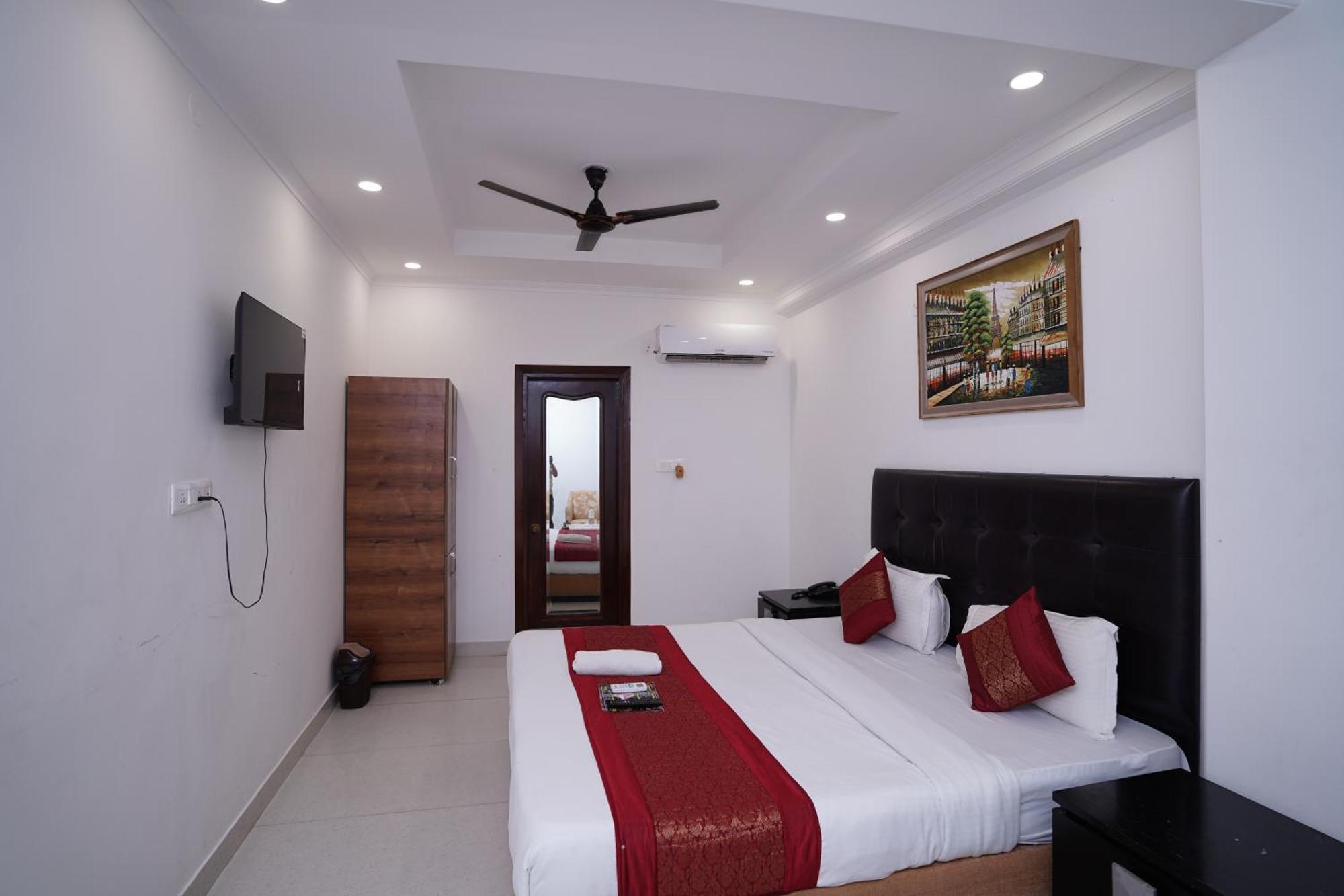 Hotel Moon Taj Near Yashobhoomi Convention Centre Delhi  Exteriör bild
