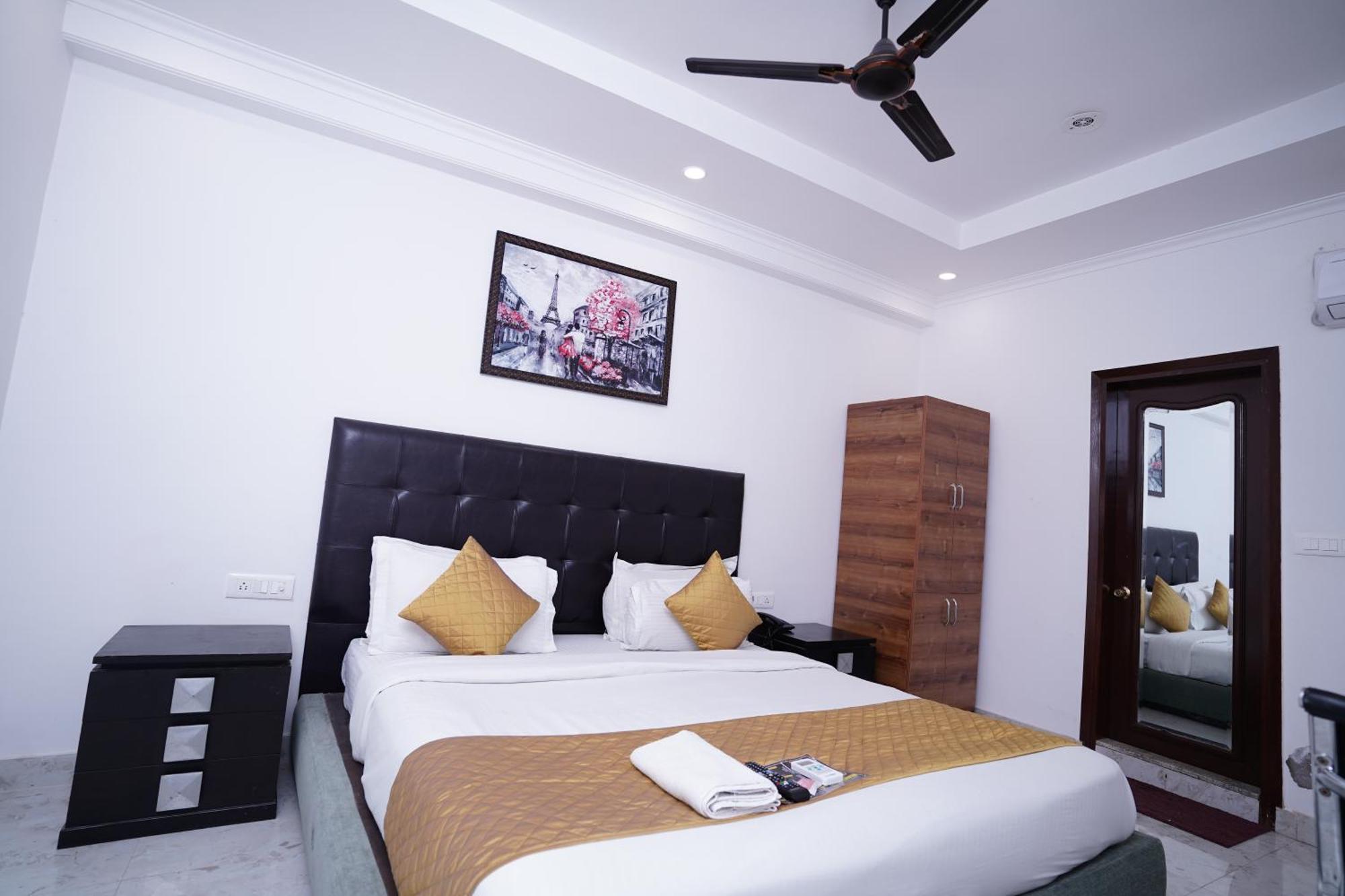 Hotel Moon Taj Near Yashobhoomi Convention Centre Delhi  Exteriör bild