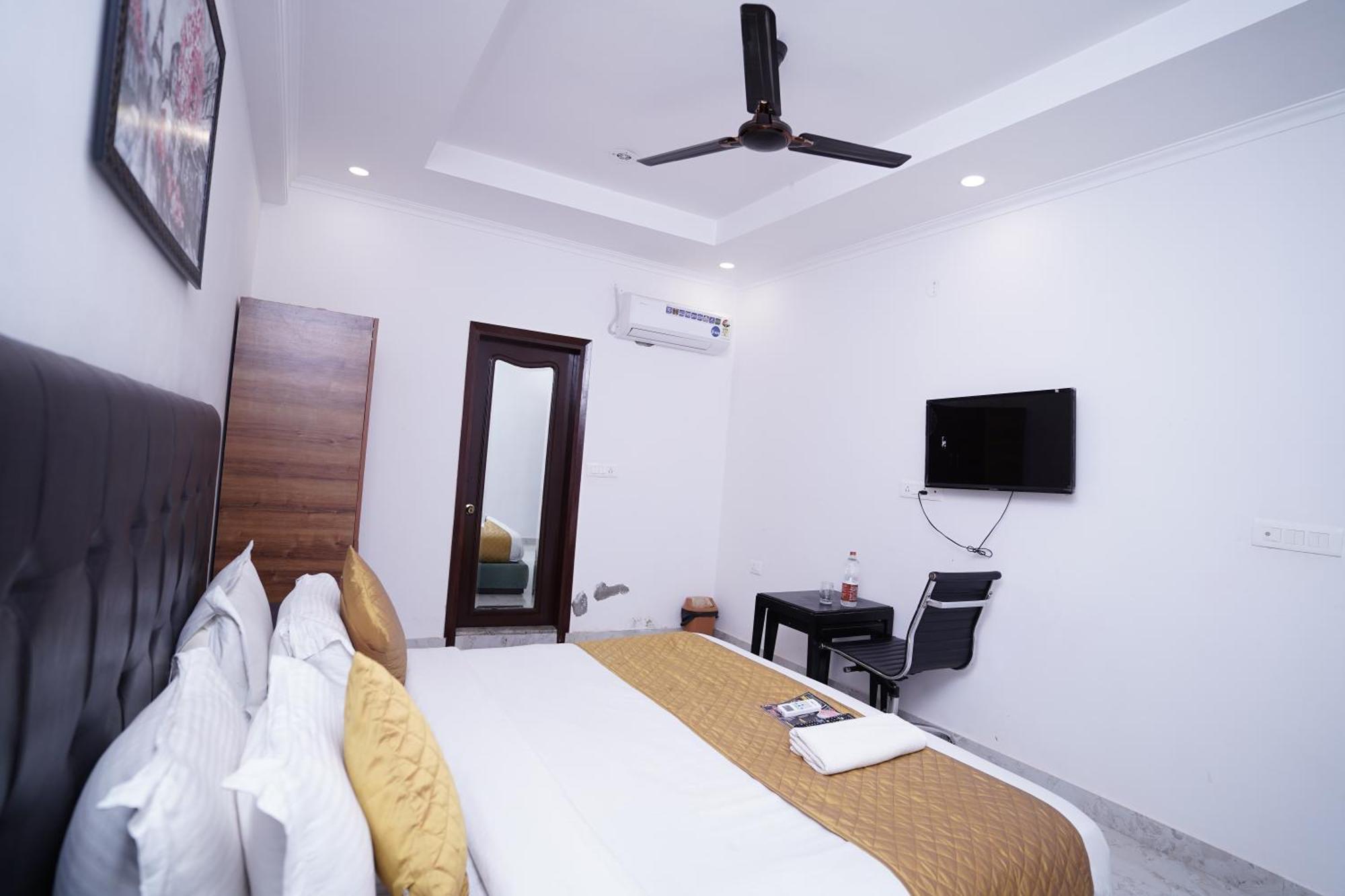 Hotel Moon Taj Near Yashobhoomi Convention Centre Delhi  Exteriör bild