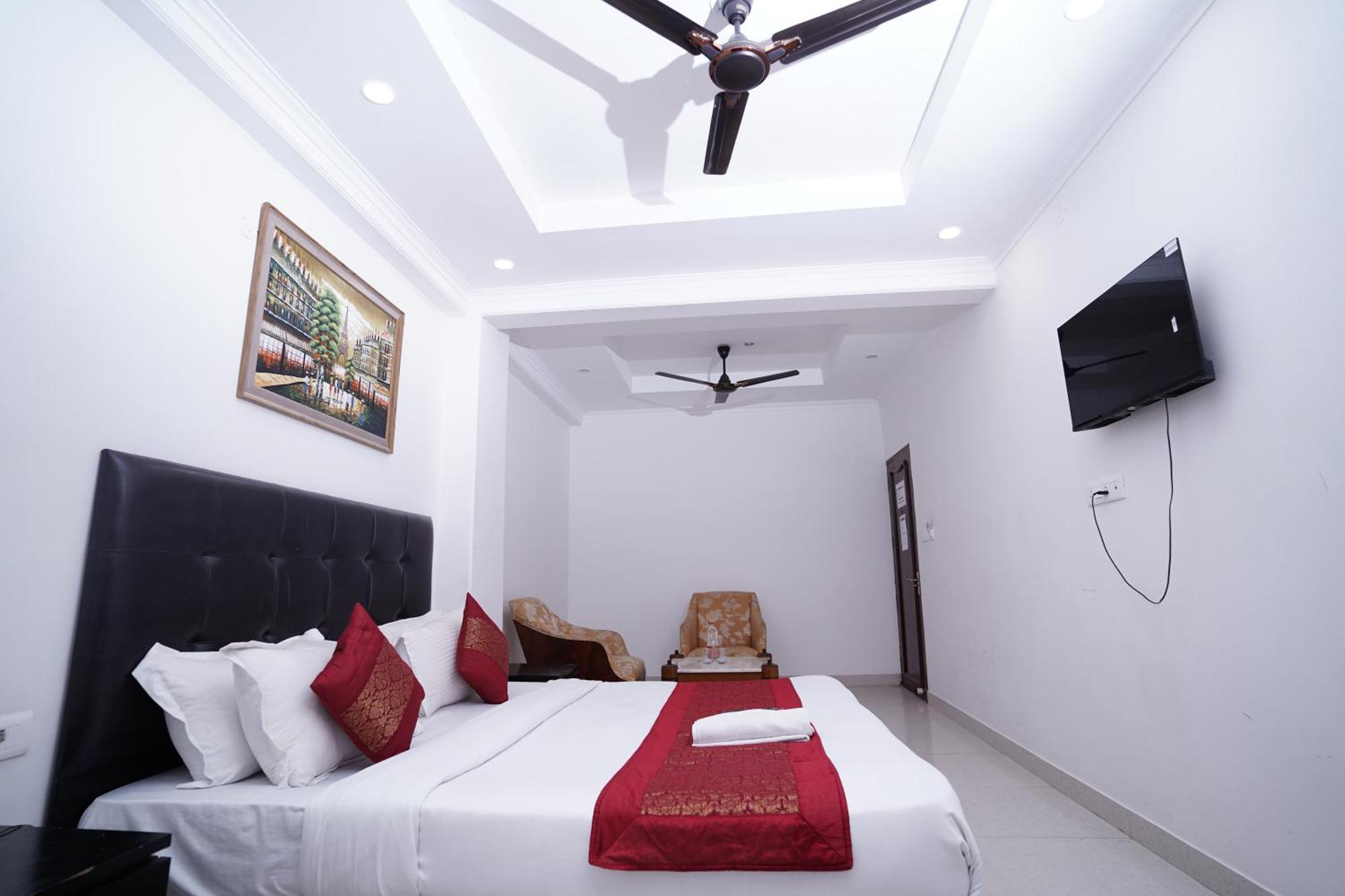 Hotel Moon Taj Near Yashobhoomi Convention Centre Delhi  Exteriör bild
